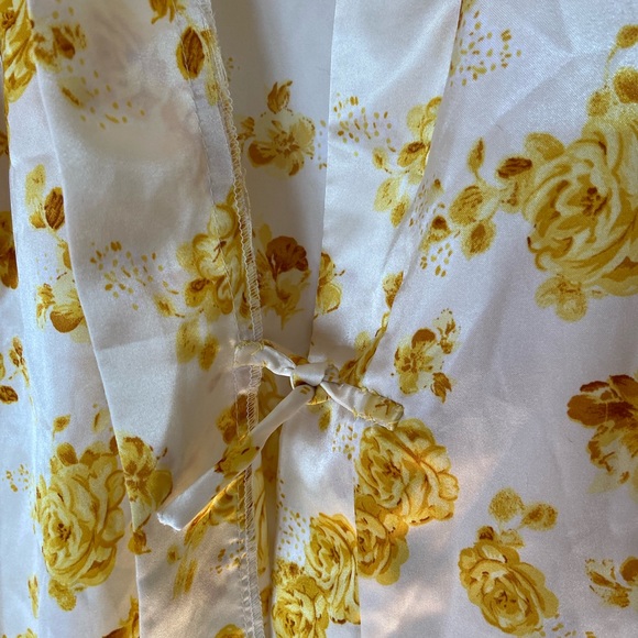 Golden Floral Rose Vintage VTG Retro Satin Robe Gabrielle Intimates - Picture 2 of 5